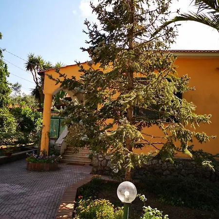 Angela Massa Lubrense